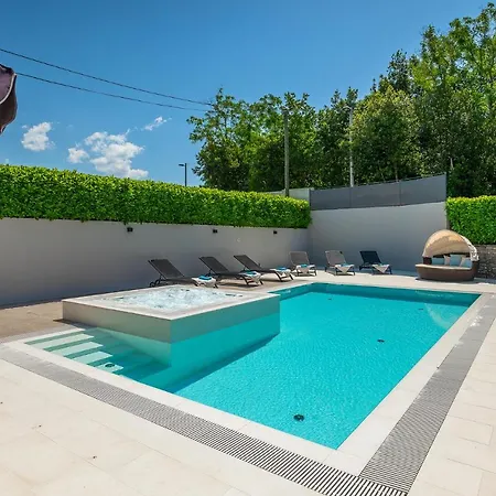 Mala Villa