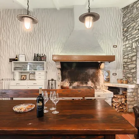 וילה Mala אומאג