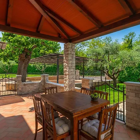 וילה Mala אומאג